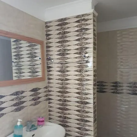 Individuale Cu Baie Proprie In בית הארחה